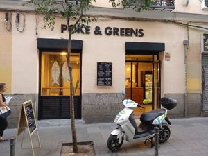 Street view at Poke & Greens in Madrid