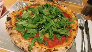 pizza rosso + extras  at Francesca & Fratelli - List in Hannover