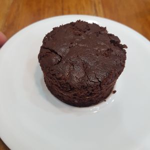 Vegan brownie at Tasty Poke Bar in Tenerife