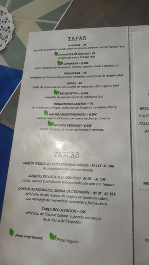 Menu. One leaf means vegetarian, two mean vegan at La Frescura in Valencia