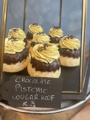 Mini sponge cakes (cougar hoofs)  at Black Rabbit in Edinburgh