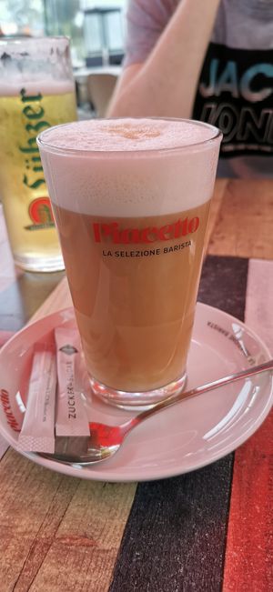 Latte Macchiato mit Pflanzenmilch at Sarah's Mediterranean Secret in Heringsdorf