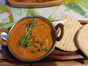 Tofu Indian curry with naan bread at Dobrá Cajovna in Kutna Hora