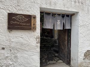 Garden entrancee  at Dobrá Cajovna in Kutna Hora