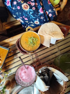 Vegan- 5 different vegetables with cashew sauce at Dobrá Cajovna in Kutna Hora