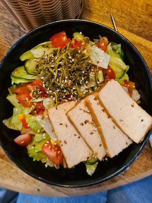 Lahpet Poke Bowl at Dobrá Cajovna in Kutna Hora