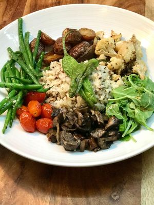 Vegan & Gluten Free Lucky Bowl at Vin'tij in Miramar Beach