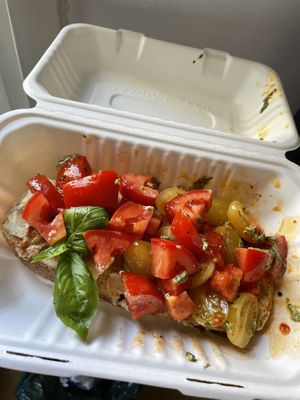 Tostada en pan de masa madre con mix de tomates, queso vegano de anacardos y pesto  at The Fix Specialty Coffee in Madrid