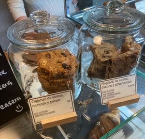 Vegan oat, orange and raisins cookies & vegan flapjacks at The Fix Specialty Coffee in Madrid