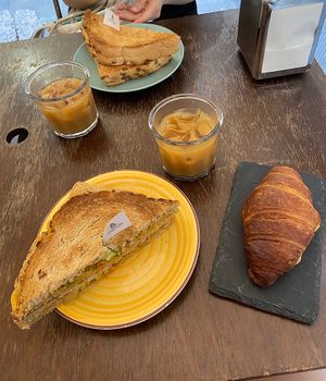 Grilled veggies+hummus sandwich, cold brew with oat milk, vegan croissant  at Tazze Pazze in Genoa