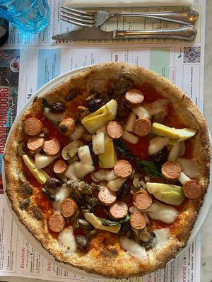 Picciosa, una capricciosa con salsiccia veg e mozzarella di riso, impasto integrale con farina di ceci 🌱  at Rossopomodoro - Santa Lucia in Venice