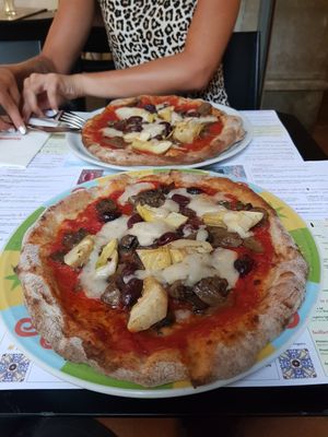 Vegan Pizza with mozzarella at Rossopomodoro - Santa Lucia in Venice