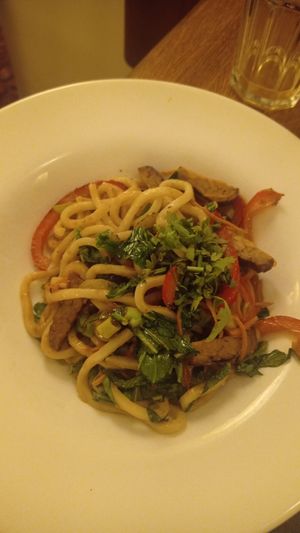 Noodles veganos at Maitrea in Prague