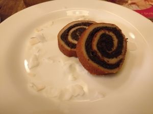 Raw apple strudel at Maitrea in Prague