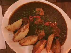 Vegetarian goulash with potato wedges at Maitrea in Prague
