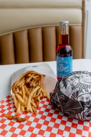 Trio Mimi at Mimi & Jones in Montreal