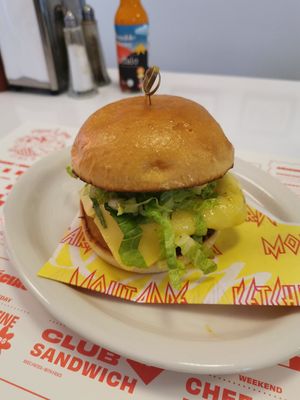 Big burger at Mimi & Jones in Montreal