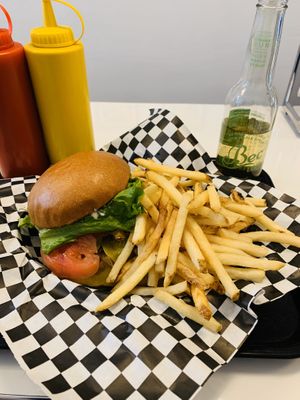 Burger and fries diner style at Mimi & Jones in Montreal