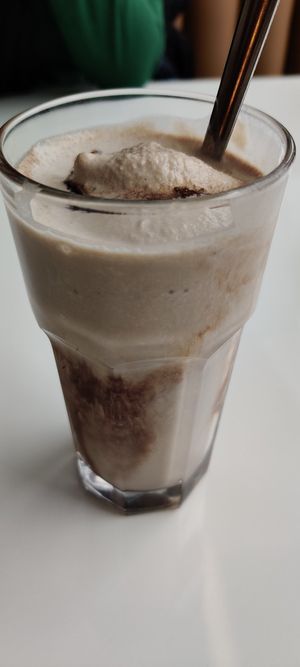 Milkshake vanilla chocolate at Mimi & Jones in Montreal