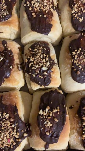 Pain au chocolat relleno de chocolate y oreo at Nolie in Rosario
