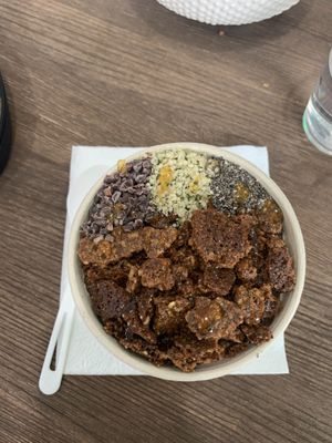 superfoods bowl with added cocoa nibs at Forest Greens in Lake Bluff
