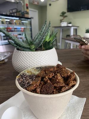 superfoods bowl with added cocoa nibs at Forest Greens in Lake Bluff