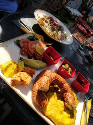 Breakfast platter and protein bowl at Grön Vegan Yard in Nicosia