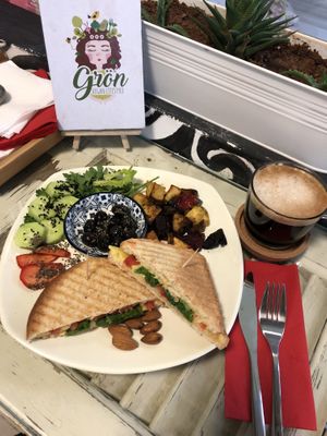 Vegan breakfast avaliable at Grön Vegan Yard in Nicosia