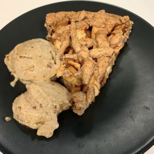 Apple pie with nice cream at Grön Vegan Yard in Nicosia