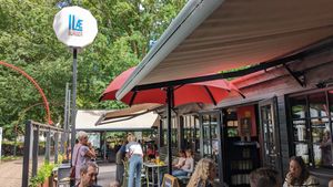 Outdoor Seats at ILAE Burger in Klampenborg