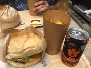 Burger Glasgow and cheesy fries  at Portland in Nantes