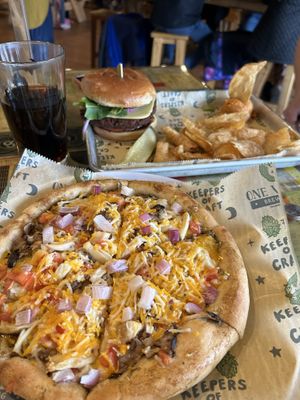 Out of the Woods pizza (mushroom base) add onion & Bean Me Up Scottie sandwich at One Well in Kalamazoo 😋 #Veganuary at One Well Brewing in Kalamazoo