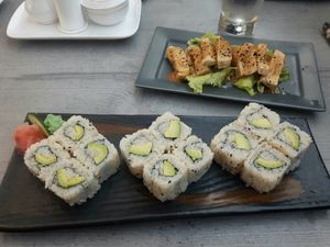 Avocado Maki + Tofu in peanutbutter sauce at SU in Klagenfurt