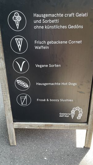 Viele Eissorten und auch vegane Auswahl  at Gelateria dell'Alpi - Alpineum in Luzern