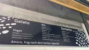 Diverse Geschmacksrichtungen  at Gelateria dell'Alpi - Alpineum in Luzern