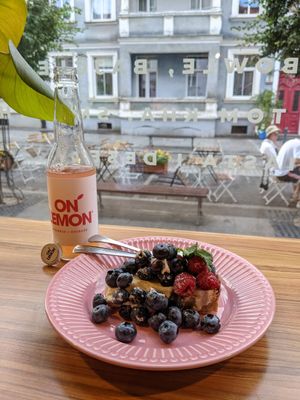 blueberry tart at Avocado Spot in Gdansk
