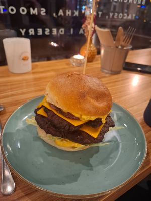Smash burger z seitanu at Avocado Spot in Gdansk