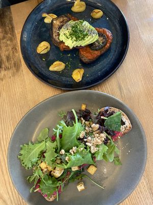 Vegan toast and vegan portobello at Fauna & Flora in Lisbon
