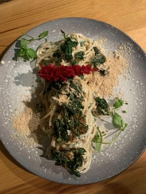 Carbonara z chipsami z jarmużu ❤️💛💚 at Planta Bistro in Poznan