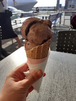 Nut chocolate ice cream at Glassmagasinet in Visby