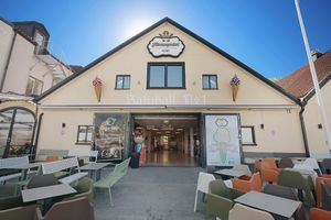 Outside at Glassmagasinet in Visby