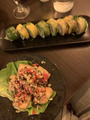 Sushis (mangue tofu avocat) et Tofu poêlé vegan  at Sushi Couronne in Aix-en Provence