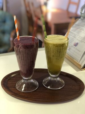 Smoothies at Jippies Kattencafe in Haarlem