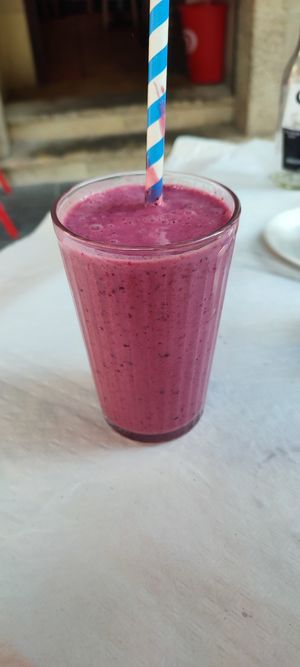 Batido de frutos del bosque con leche de soja at Taberna 4 Gatos in Arriondas