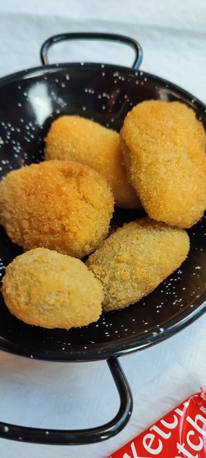 Jalapeños rellenos de queso at Taberna 4 Gatos in Arriondas
