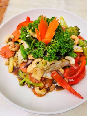 Stir fried Cashew nut sauc at U-TONG in Clayfield