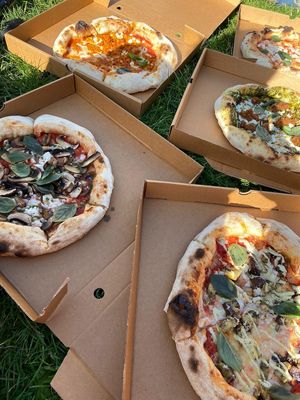 Spinach and a margerita 😘🌱 at Plant A Pizza in Ghent