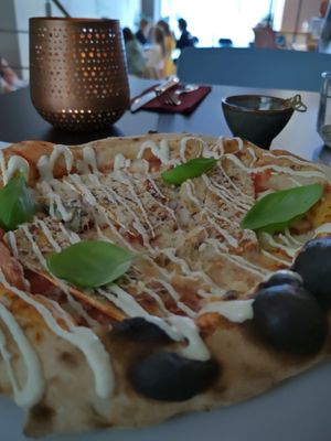 Pizza 4 cheese rossa at Plant A Pizza in Ghent