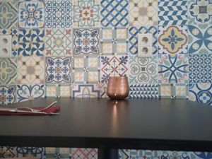 Wall with nice patterns at Plant A Pizza in Ghent