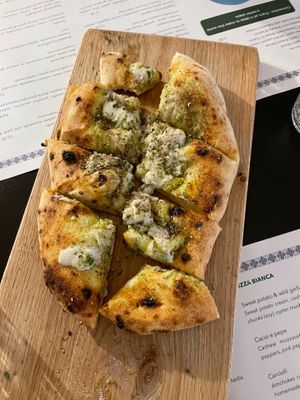 Cheesy garlic bread at Plant A Pizza in Ghent